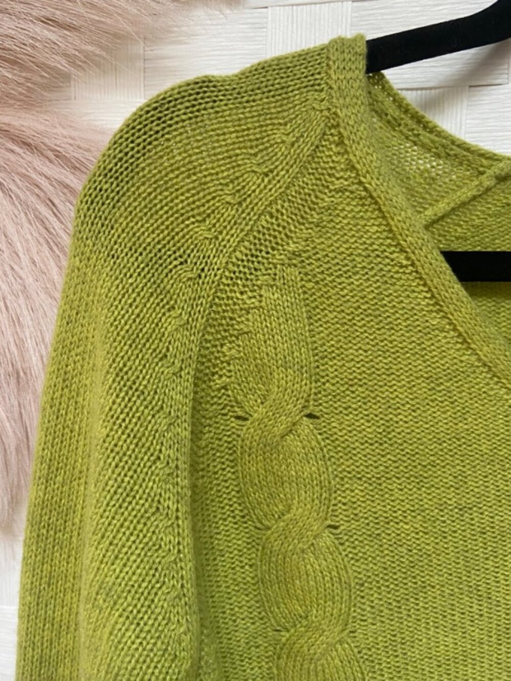 Madison 100% Cashmere Lime Green V Neck Knit Sweater Size L - Picture 2 of 8